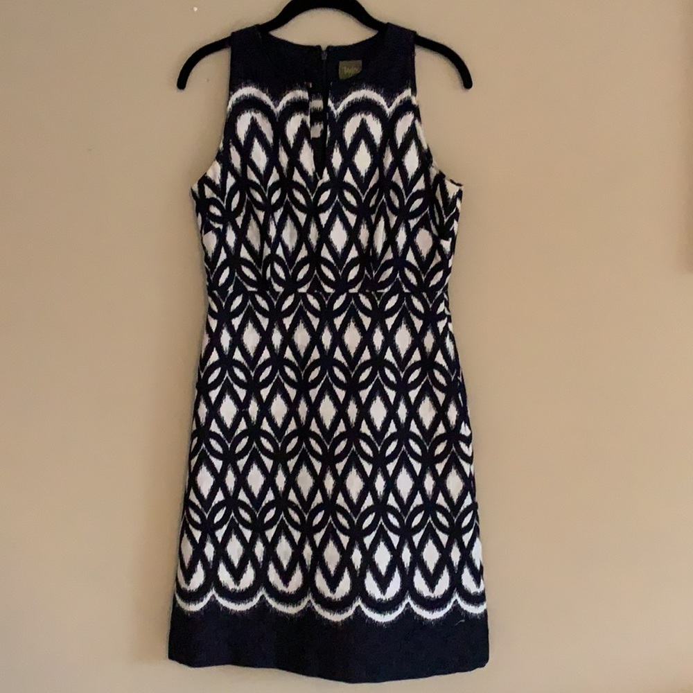 Taylor sleeveless navy / white print sheath dress